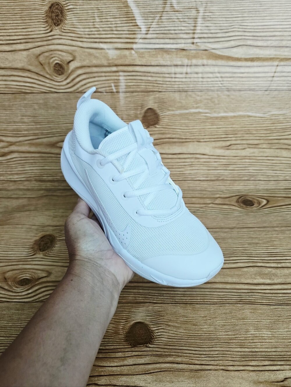 Nike Omni Multi-Court'White Pure Platinum' - Picture 7 of 9